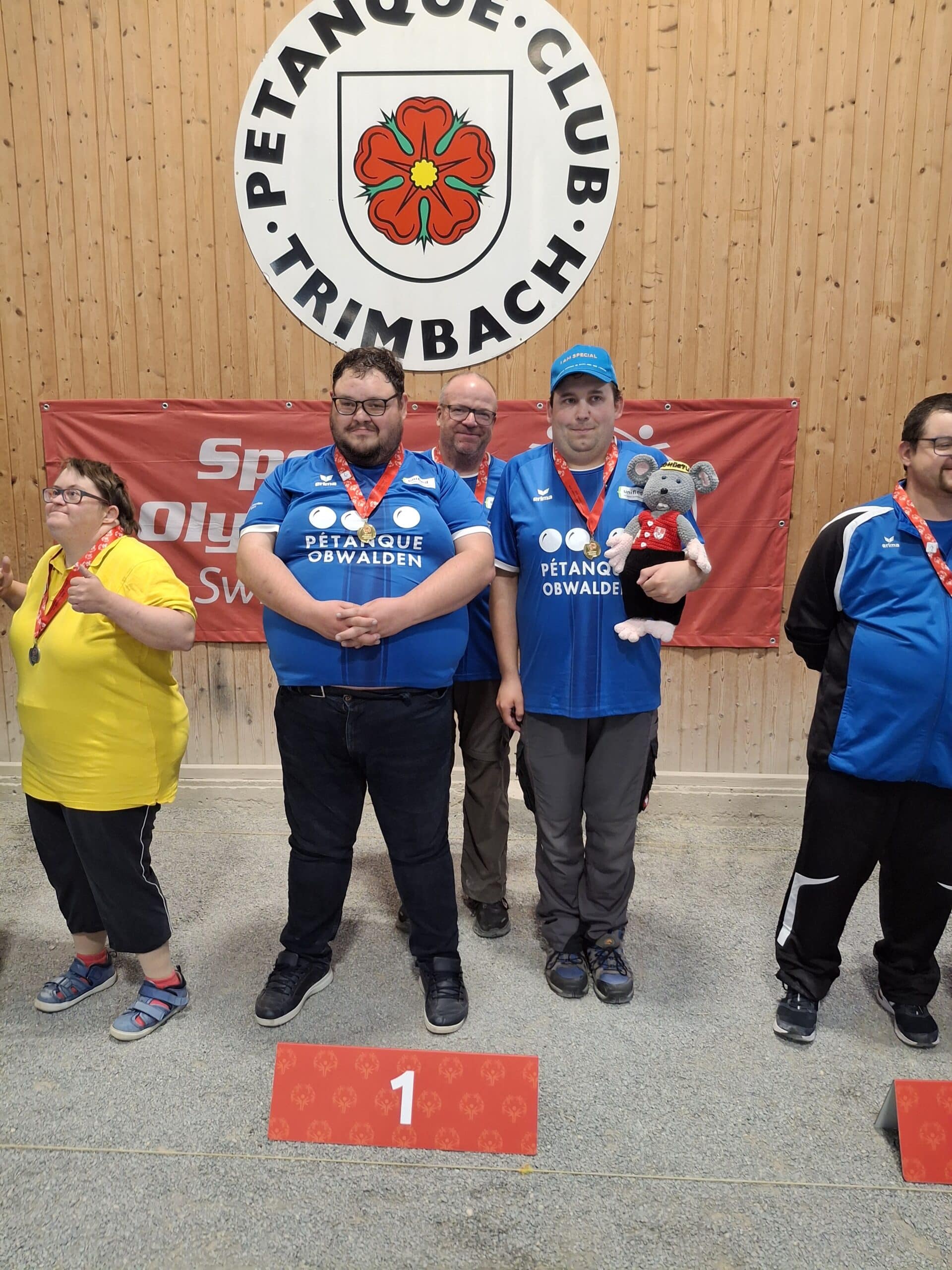 Pétanque-Team Obwalden mit Goldmedaillen auf Siegerplatz eins